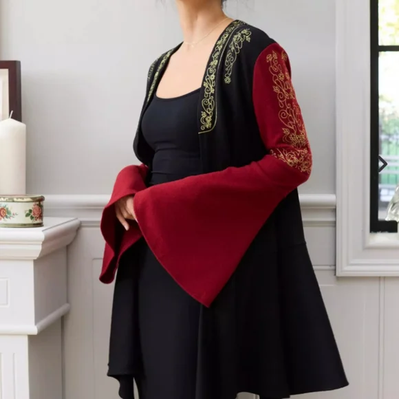 Elegant Black and Red Embroidered Cardigan Arwen Lord Of The Rings Her Universe - Picture 2 of 6